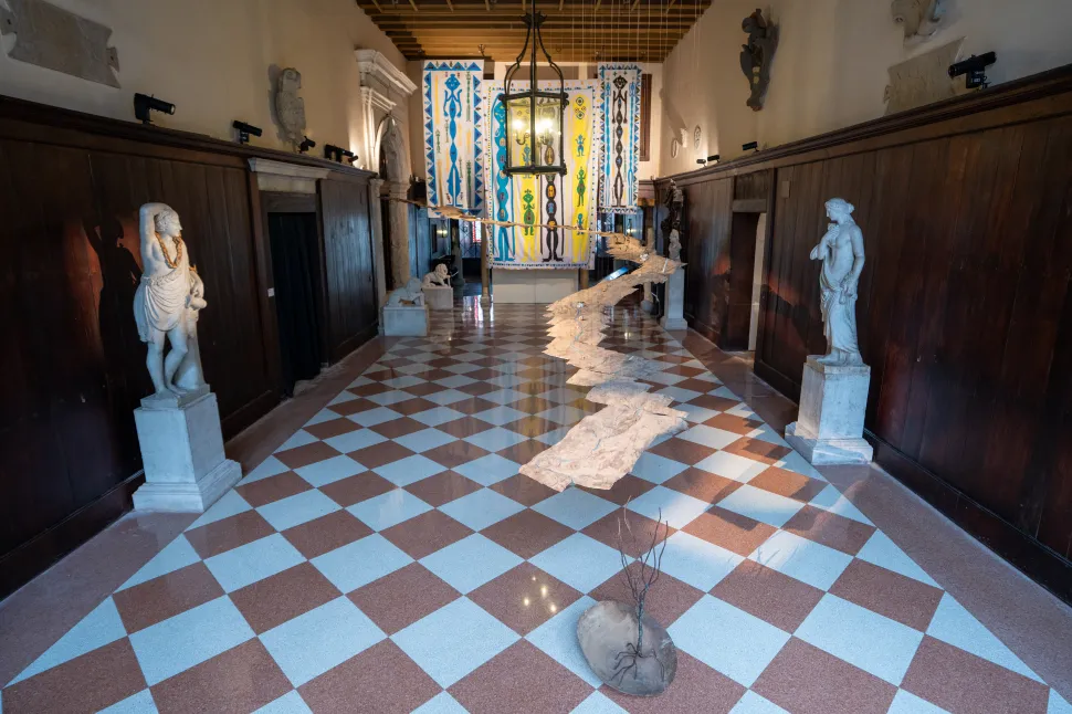 An image of an entrance of teh Venice Palazzo with sculptures.