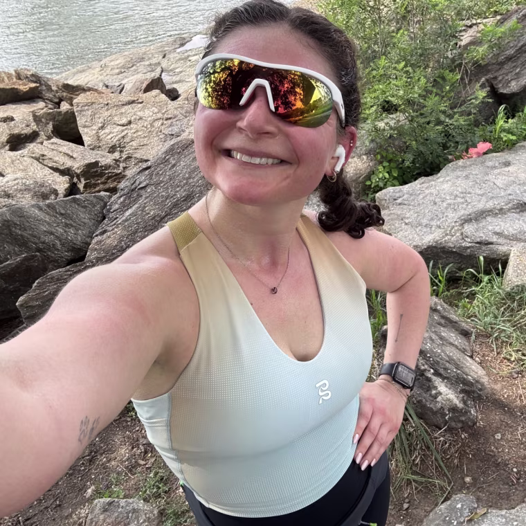A woman wearing Goodr’s Bolt G Polarized Running Sunglasses.